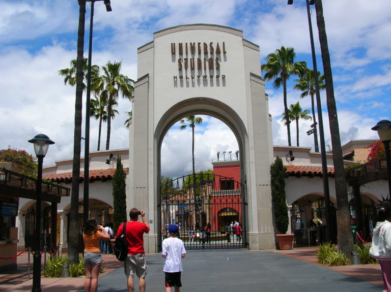 Universal_Studios_Hollywood_main_entrance_after_hours_3 The American